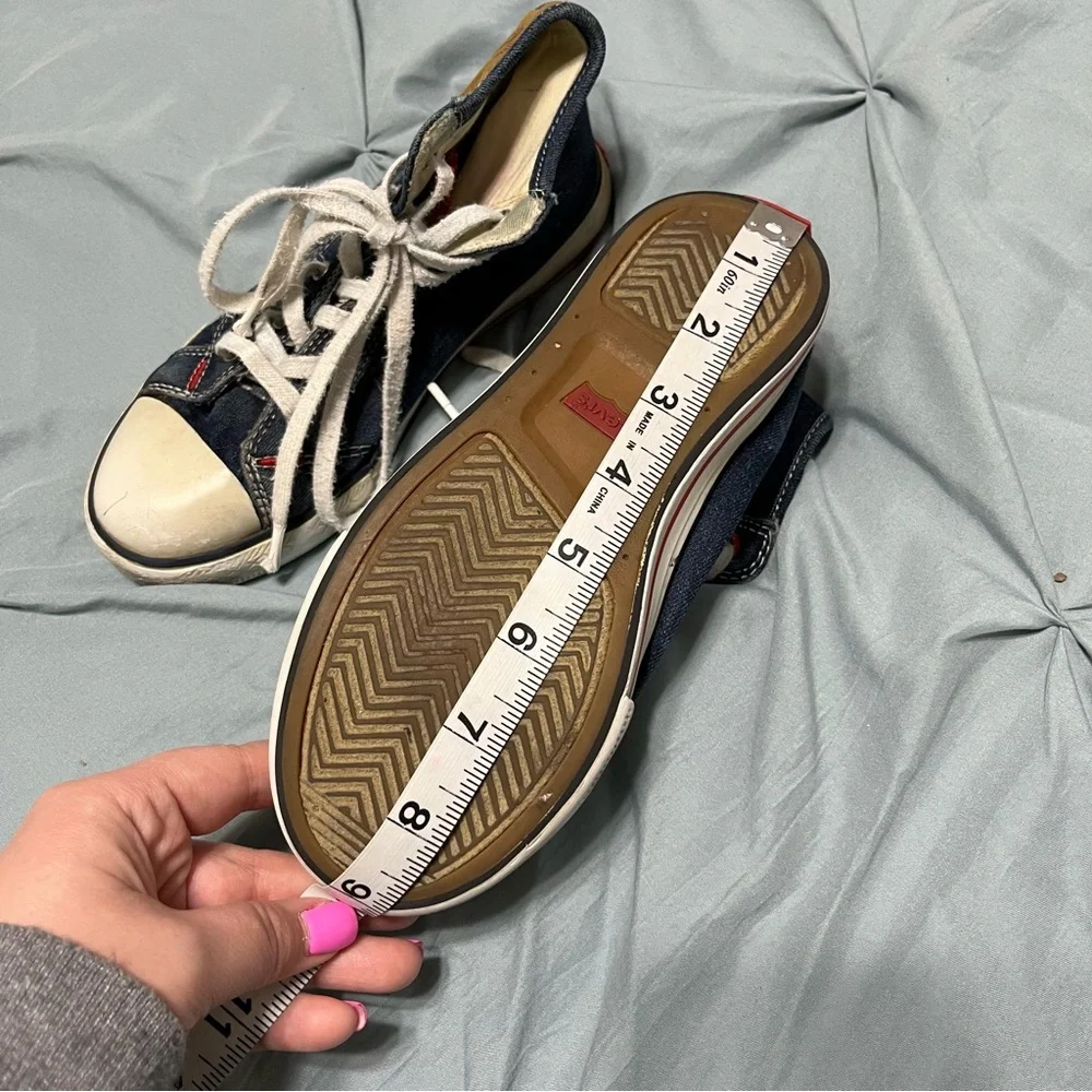 Kids Levi’s Denim Hightop Sneakers Distressed size 2